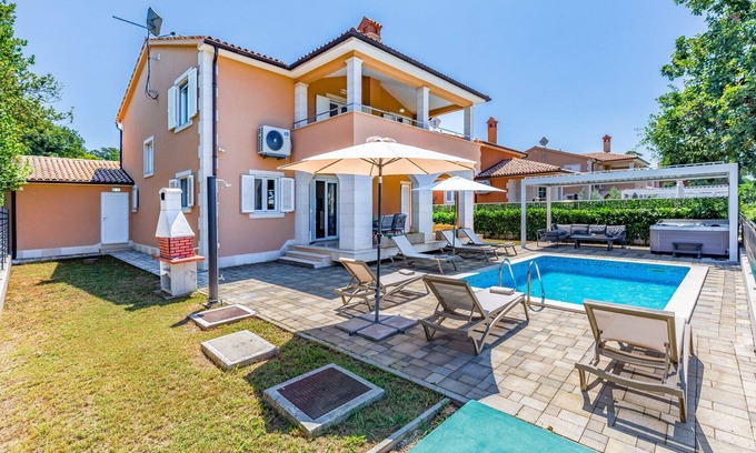 Valdebek Villa | Vila Lotus 13C with private pool and jacuzzi.