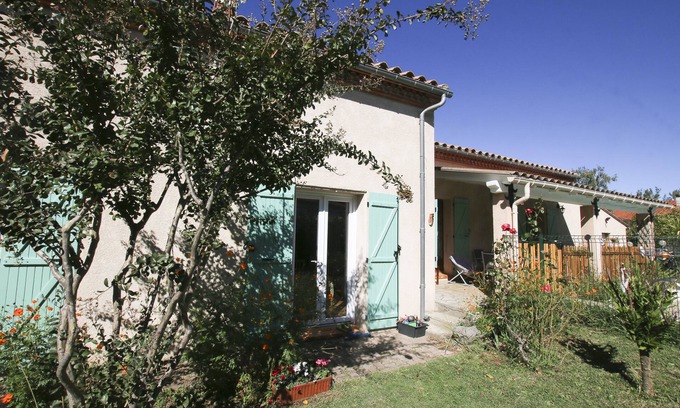 Los Masos Villa | Villa 4 caras, jardín, tranquilo, vista a la montaña, cerca de baños calientes y río