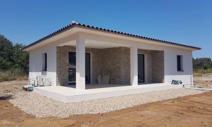 Solaro Casa | Villa de 75m ² nueva totalmente climatizada en propiedad privada y deportiva.