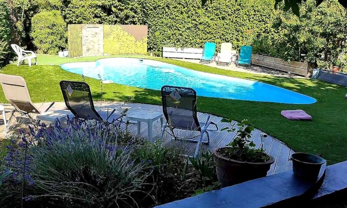 Simiane-Collongue Villa | Villa '8 Pers Piscine Jardin Clos' with Private Pool, Private Terrace and Wi-Fi