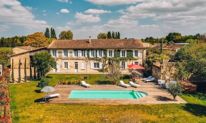 Les Artigues-de-Lussac Villa | Villa Artigue - Cinco Habitaciones Villa, Capacidad 12