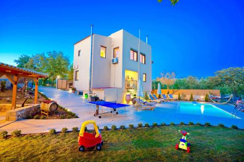 Monopari Villa | Villa Aclando