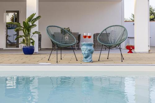 Fontane Bianche Villa | Villa Almarè with pool near the beach