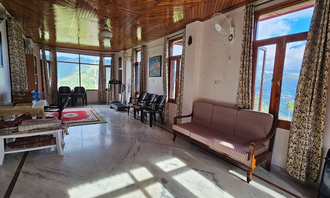 Shimla Otro | Villa amidst the mountains of Himachal Pradesh, just 10km away from Shimla.