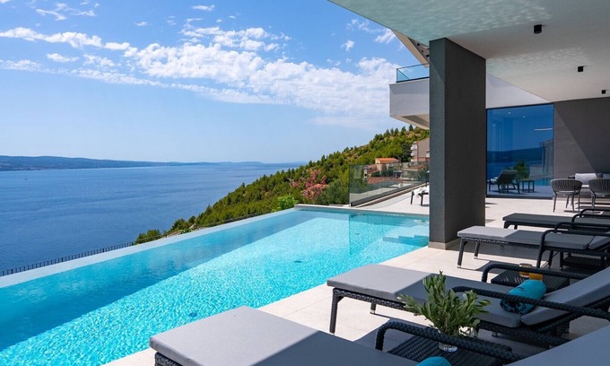 Celina Villa | NEW! Villa Angelus – Your Luxurious Retreat near the Sea