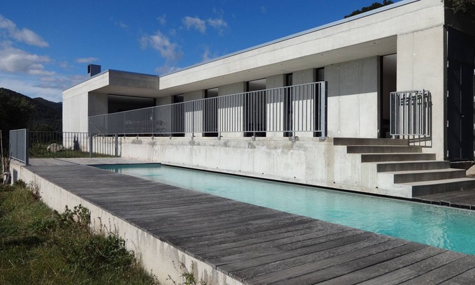 Pinarellu Villa | VILLA DE ARQUITECTO ***** VISTA PANORÁMICA AL MAR 180 ° / TOUR GENOVA PISCINA CLIMATIZADA