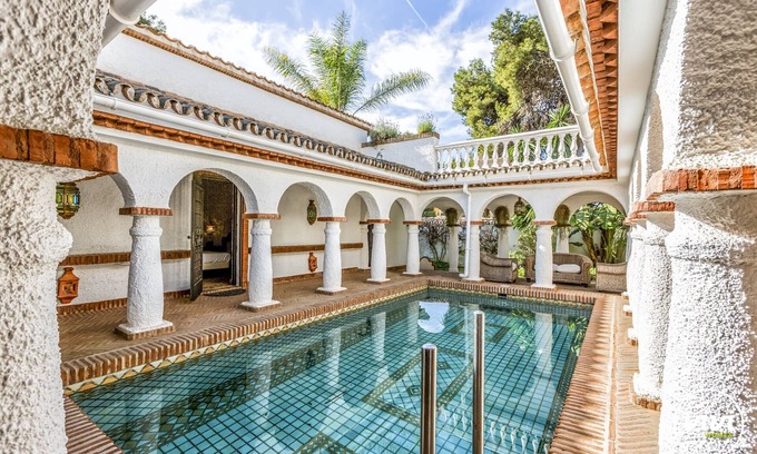 Urbanizacion Costabella Villa | Villa Bella | Villa con piscina en Marbella