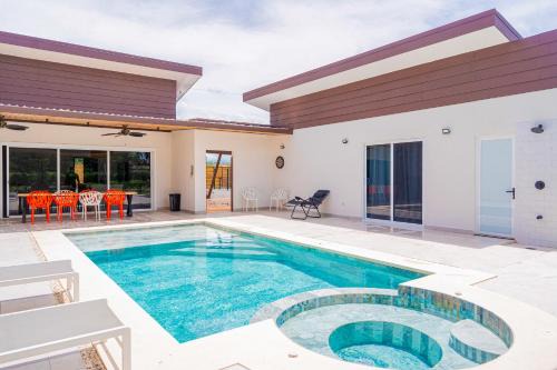 Esterillos Este Villa | Villa Blanca