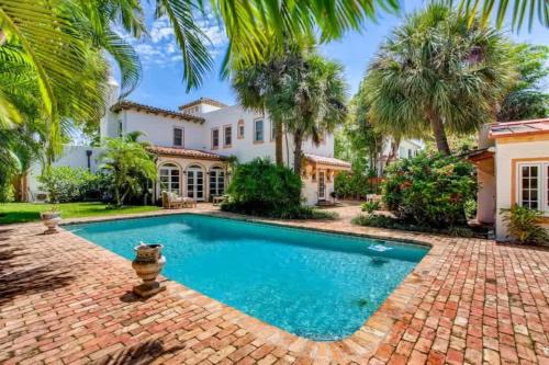 Southside Casa | Villa Blanca - Saltwater Serenity in a Classic Mediterranean Revival Villa