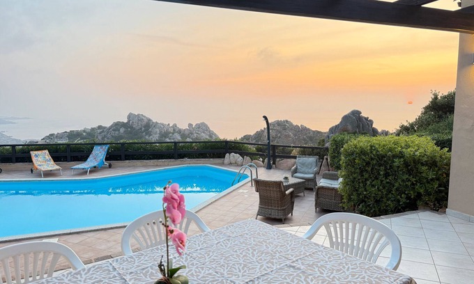 Costa Paradiso Villa | Villa 'Blue Horizon- Costa Paradiso' con vistas al mar, Wi-Fi y aire acondicionado