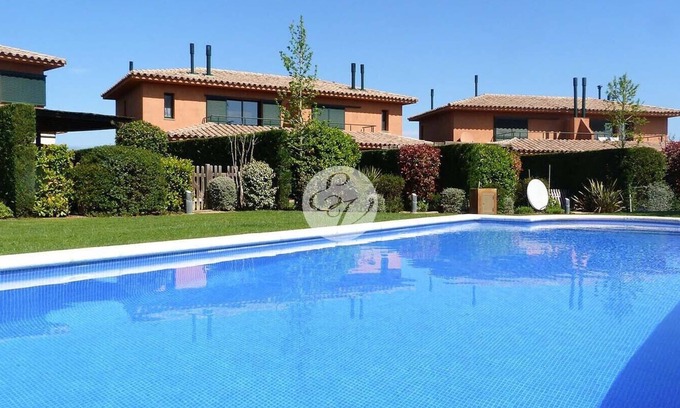 Navata Villa | Villa Brenda is located within Torremirona Resort