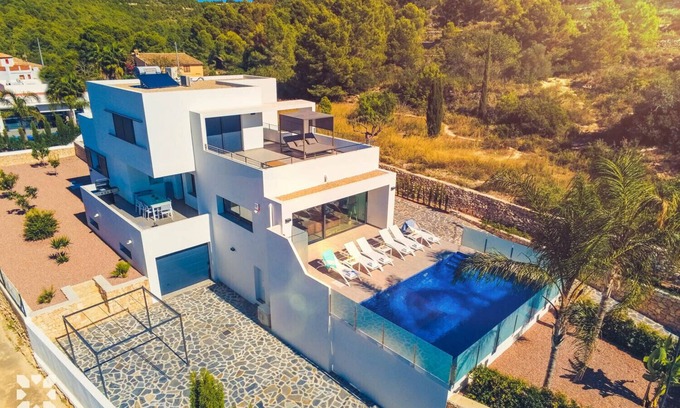 La Empedrola Villa | Villa CABALLITO DE MAR by Abahana Villas