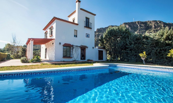 Alora Villa | Villa "Caminito del Rey" con vistas a la montaña, piscina, jardín, aire acondicionado y Wi-Fi