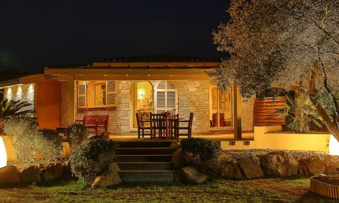 Bonifacio Casa | Villa Cartarana