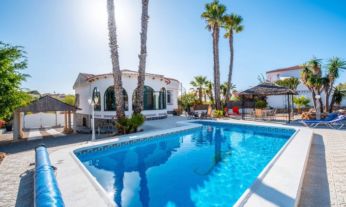 San Fulgencio Villa | Villa 'Casa Nero' con piscina privada, Wi-Fi y aire acondicionado