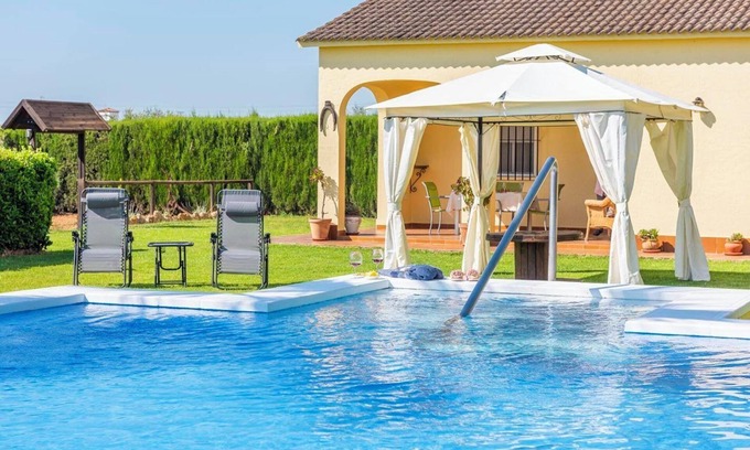 Marchena Casa | Villa "Casa Rural Casa de Noa" con piscina privada, jardín privado y Wi-Fi