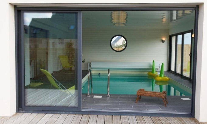 Plouneour-Brignogan-Plages Villa | Villa Cassiopée piscine intérieure, proche plage