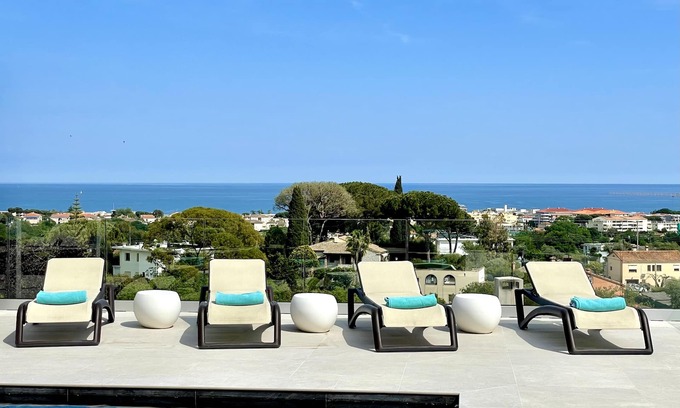 Antibes Villa | Villa Citadelle Great views, Pool, hot tub, pool table, gym Family/friends vacay