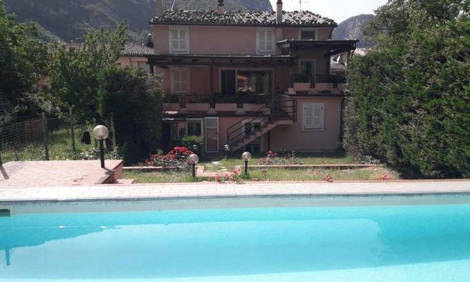 Genga Villa | Villa Claudia indipendente con piscina ad uso esclusivo