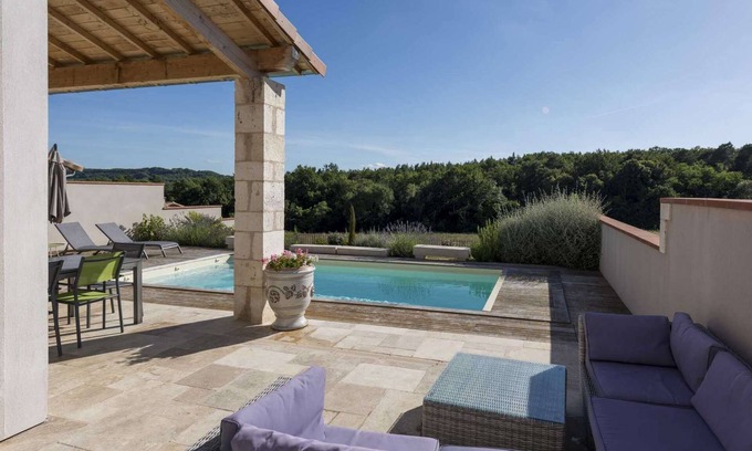 Castelnau-de-Montmiral Villa | Villa de lujo de 2 dormitorios y 2 baños con piscina climatizada en Chateau Vineyard Estate