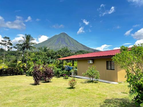 Aguas termales de Arenal Villa | Villa con las mejores vistas al volcán Arenal para 4 huéspedes