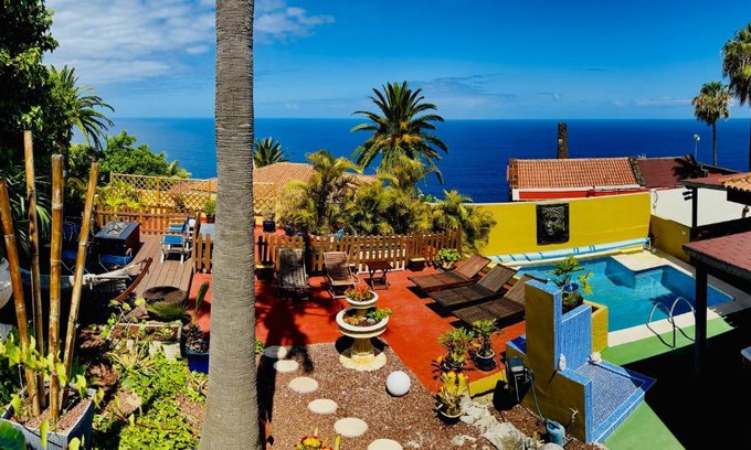 Puntillo del Sol Villa | Villa con piscina climatizada y vistas al mar