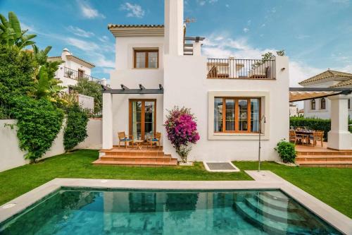 Nueva Milla de Oro Villa | Villa con piscina climatizada y vistas al Golf