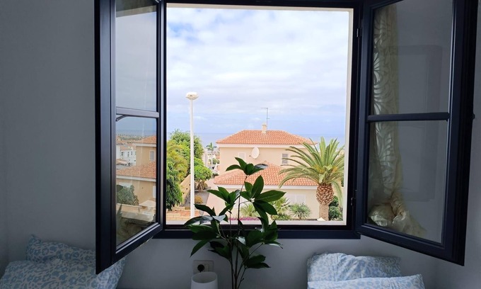 Costa Adeje Villa | Villa-costaadeje-3br-balcony-wifi-parking