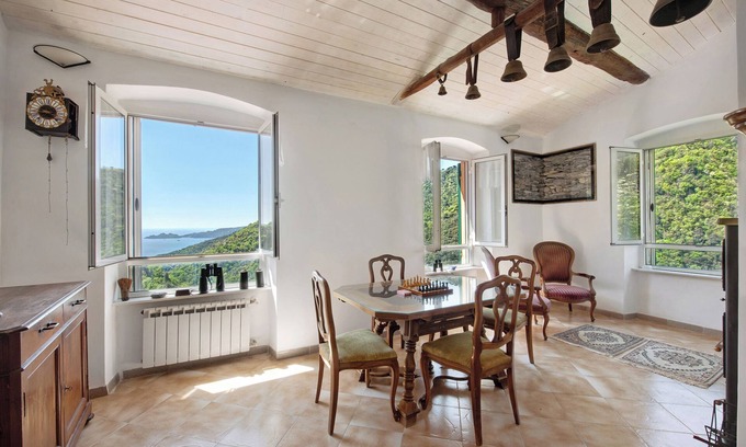 Semorile Villa | Villa 'Cottage con Vista al Mar' cerca del mar con jardín