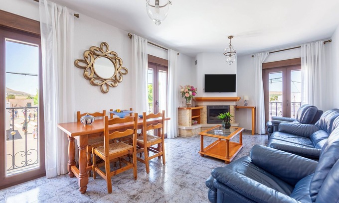 Fernan Perez Villa | Villa 'Cruz' con terraza privada, balcón y aire acondicionado