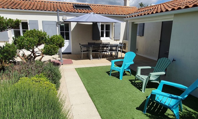 LʼAiguillon-sur-Mer Villa | Villa d'Arçay-Villa-Confortable-Baño en la habitacion-Patio