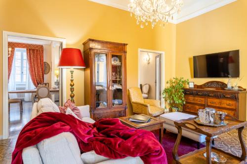Lucca Historical Center Apartamento | Villa De' Maestri - Historic Centre - Prestigious Attic with a Brand New Elevator!