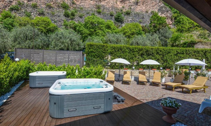 Nago-Torbole Cama Y Desayuno | Villa degli Olivi Relais