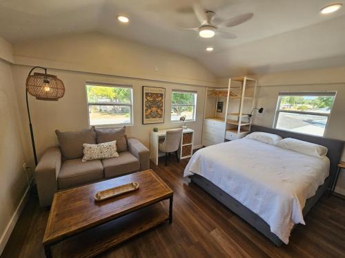 Meadowlawn Apartamento | Villa del Sol St Pete The Loft