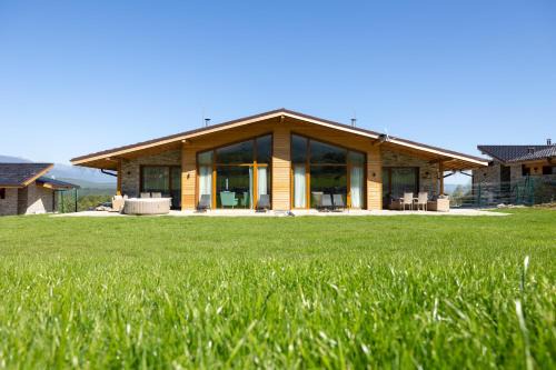 Razlog Chalet De Esquí | Villa Eliyas with Jacuzzi near the Pirin Golf Resort