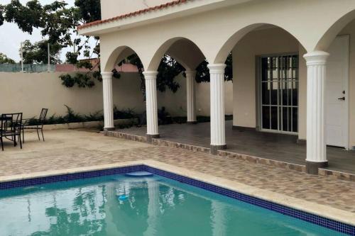 Santo Domingo Este Casa | Villa Familiar con Piscina cerca Av Ecológica