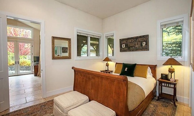 Sun Valley Casa | Villa Fleuve: Tennis Court House. A luxurious property in Sun Valley