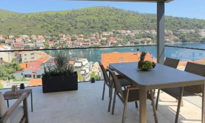 Brna Apartamento | Villa Fortuna ap6 : One-Bedroom Apartment