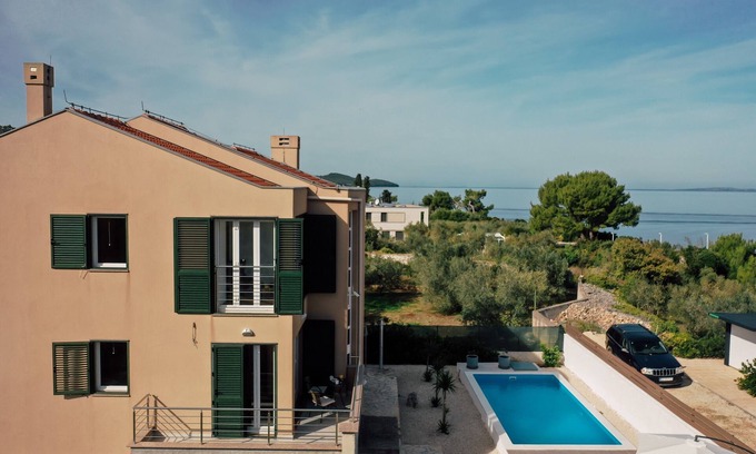 Sutomiscica Villa | Villa Frida with Swimming Pool