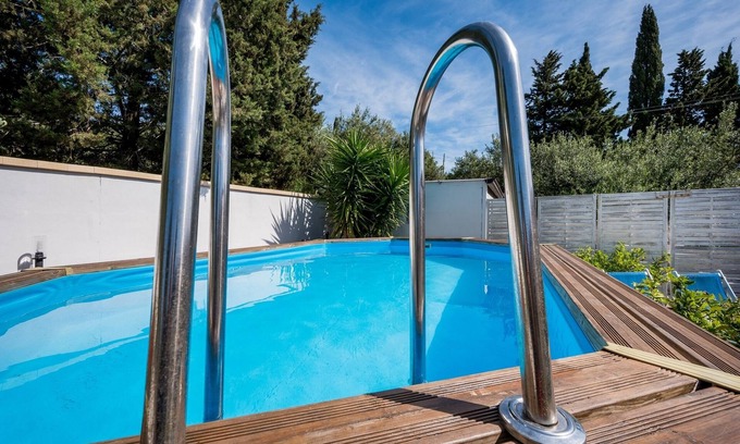 Castellammare del Golfo Villa | Villa Gagliardetta espléndida villa con piscina entre la vegetación y el mar.