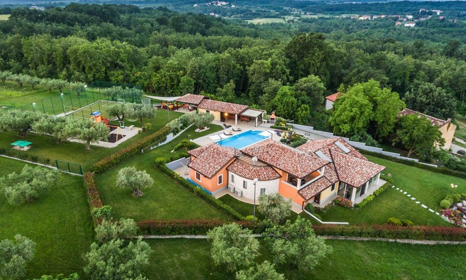 Materada Villa | Villa GioAn con zona de juegos privada ⚽ y vistas al mar 🌅
