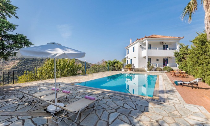 Xanthi Region Villa | maravillosa villa en una zona rural tranquila, con vistas panorámicas al mar y vistas al bosque