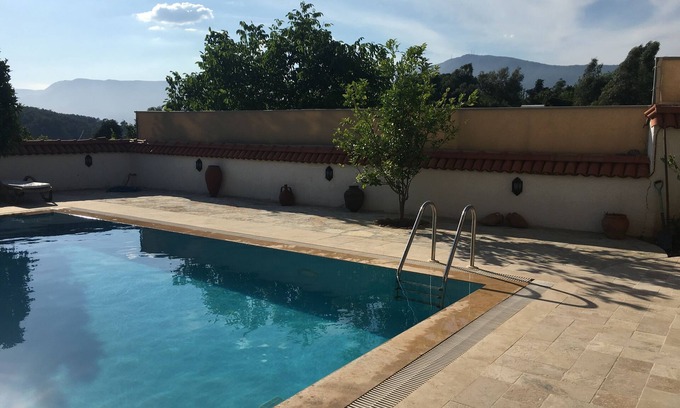 Ula Cama Y Desayuno | Villa Gultekin B&B with a private swimming pool