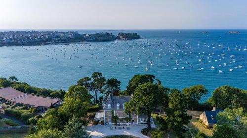 Dinard Cama Y Desayuno | Villa Haute Guais, maison et table d'hôtes vue mer