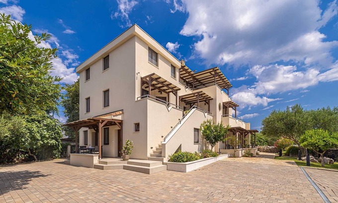 Linardici Apartamento | Apartamento maravilloso y confortable en Linardici, Island Krk, Croacia con piscina comunitaria para 4 personas