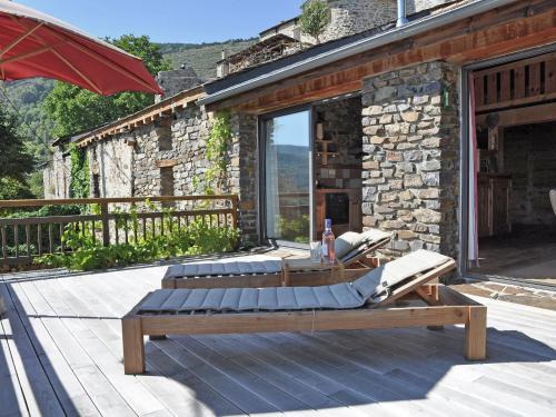 Ayguatebia-Talau Casa | Villa in Ayguatébia-Talau with Garden & BBQ
