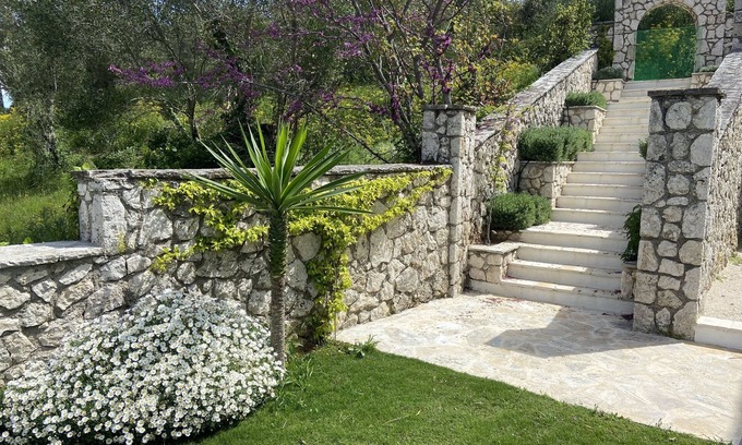 Agios Ioannis Villa | Villa en Corfú con piscina y vistas increíbles - The Grove