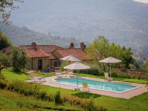 San Pietro a Cegliolo Villa | Villa in Cortona with Pool and Val di Chiana View