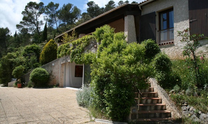 Meounes-les-Montrieux Apartamento | Villa en Provenza, Costa Azul con piscina privada y vistas impresionantes.