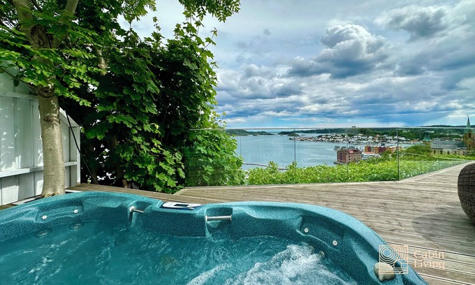 Kragero Casa | Villa in Kragerø unique view, jacuzzi, boat space & outdoor kitchen
